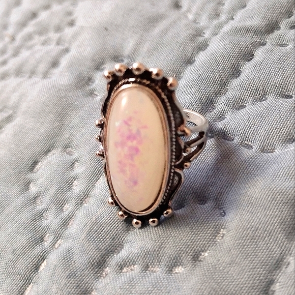 NWOB silver tone moonstone ring - Picture 7 of 8